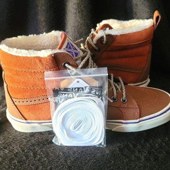 Shoes - Picture 5 of 7